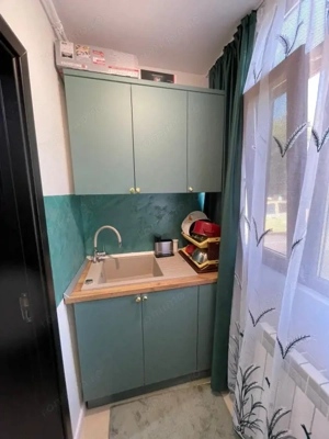 Apartament lux , mobilat ,3 camere, 70 mp utili, zona scoala 32 Craiovita noua  - imagine 9
