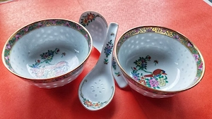 Set Porțelan Jingdezhen "Rice Grain" - 2 Boluri + 2 Linguri - Pictat Manual