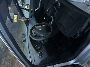 Vând Peugeot 308-2011 diesel 1.6 economic  - imagine 9