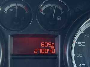 Vând Peugeot 308-2011 diesel 1.6 economic  - imagine 6