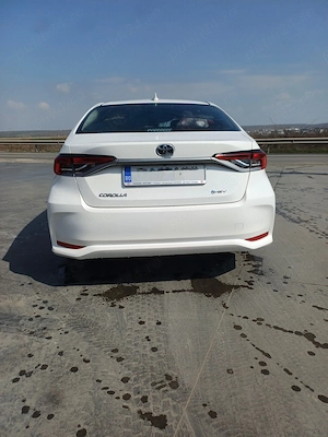 Vind sau schimb Toyota corolla 1,8 benzina -hybryd cumparata noua ,proprietar an 2025 