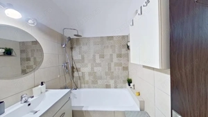 Apartament modern cu 2 camere în zona 1 Mai - Balcon generos și vedere deschisă - imagine 4
