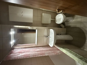 Proprietar închiriez apartament 4 camere decomandat. Prima închiriere - imagine 6