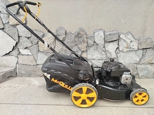 Mașina de tuns iarba Germania 