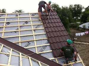 executam lucrări de construcții acoperiș bilka montaj tablă dulgheri reparații 