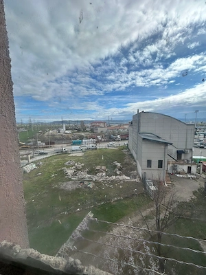 Închiriez apartament cu 2 camere 