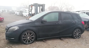 Dezmembrez Mercedes B Class W246 Sport 1.8 CDI 2013 - imagine 2