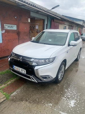 Mitsubishi outlander plug in hibrid  - imagine 4