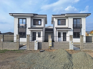 Casa de Vanzare DIRECT DE LA PROPRIETAR, COMISION 0% 1 2 Duplex despartit prin camera tehnica 