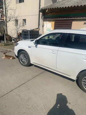 Mitsubishi outlander plug in hibrid  - imagine 2