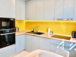 Proprietar vând apartament 3 camere ultrafinisat cu panoramă spre Criș - imagine 2