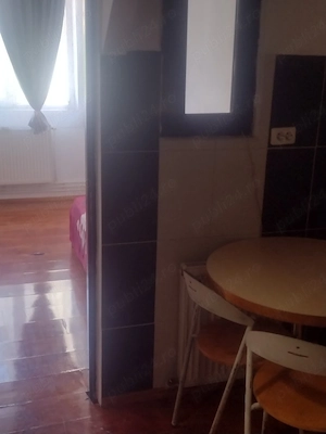 Închiriez garsonieră 
