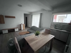 Inchiriez apartament 3 camere