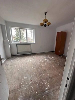 De vanzare apartament cu 3 camere, 2 debarale și balcon, zona excelenta, 48.000euro negociabil