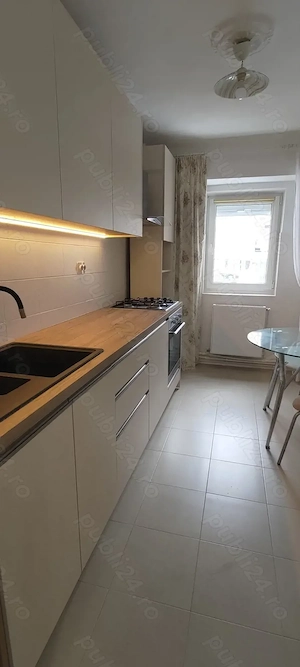 Inchiriez apartament zona centrala cu loc de parcare - imagine 7