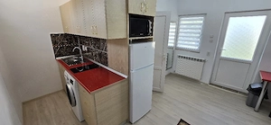 La 5 minute de stația de metrou Eroii Revolutiei  - imagine 3