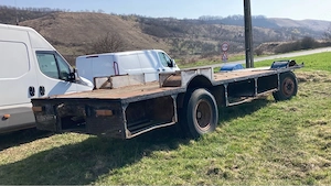 Vând platformă de 8 metri pt baloti  remorca agricola  pt tractor în stare foarte bună - imagine 2