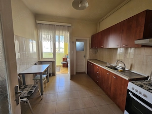Inchiriez apartament cu 3 camere - imagine 3