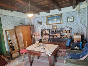 Casă de vânzare în Vinerea (Cugir) – ideală pentru renovare - imagine 2
