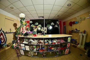 Masa vitrina sticla pentru magazin ideala pentru expunere si cabina de proba neagra 