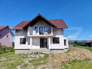Casa individuala cu 5 camere, 200 mp,24 ari teren, zona Orheiu Bistritei