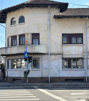 Spațiu birouri / locuință – 181 mp utili, etaj + mansardă în vilă, Centru Piteșt - imagine 2