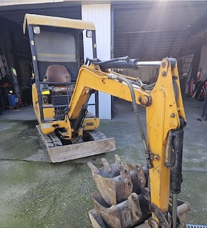 Închiriez miniexcavator 1.5t 