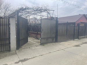 casuta cu curte austrlui gheraiesti bacau