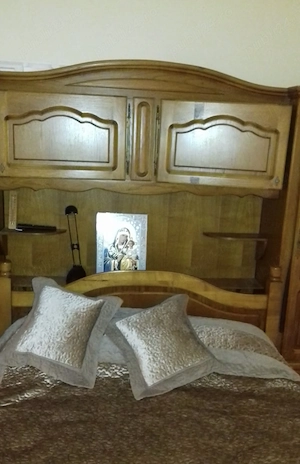 Se vinde pat lemn masiv