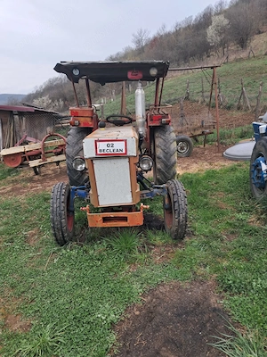 Se vinde tractor masei ferguson motor perchins in 3 pistoane cu 2 manete la mic si mare 45 de cai  - imagine 2