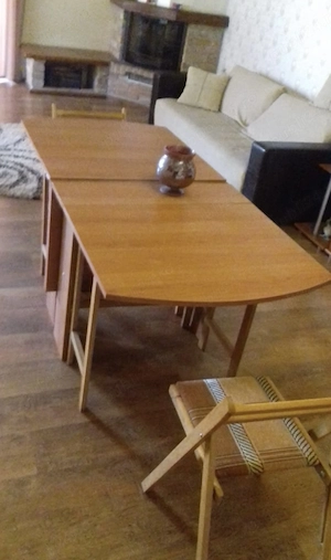 Se vinde masa living + scaune