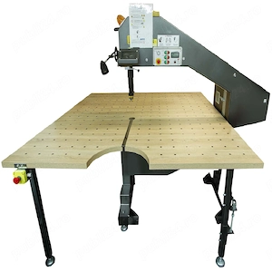 Masă de croit cu sistem de bandzig