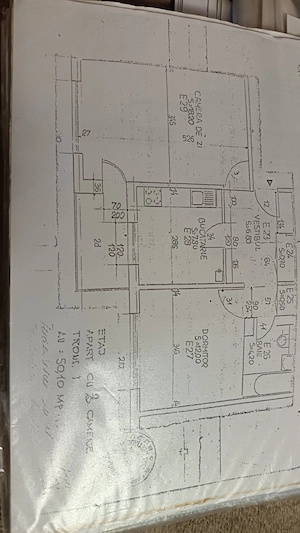 Vând apt. 2 cam Tineretului, Albinelor,4 4,anvelopat pe int și depuse acte pt ext, multiple îmbunăt.