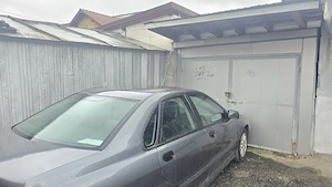 Vand garaj in Deva, pe strada Cernei, suprafata utila 19 mp, constructie din lemn + parcare