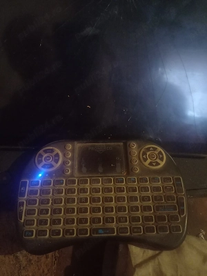 tableta tab10 cu tastatura virtuala 100 ron funcționează bine 