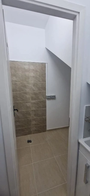 Apartament 1 camera - Dumbravita - centrala proprie - parter - imagine 5