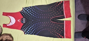 Vând dres de lupte mărimea M.