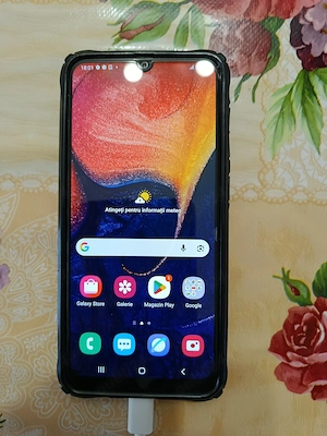  Vand telefon Samsung Galaxy A50, Dual SIM, 128GB 4G, in stare buna  