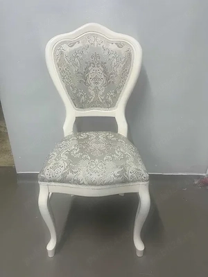 Scaun din lem masiv, tapitat