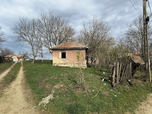 se vinde teren 1300mp la 150 m de strada principala