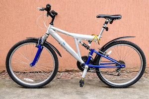 Bicicletă MTB 24 inch, 18 viteze, suspensie, bună de mers