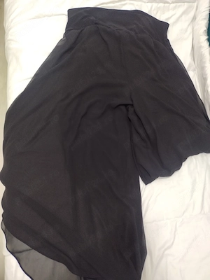 Pantaloni evazați tip fustă 