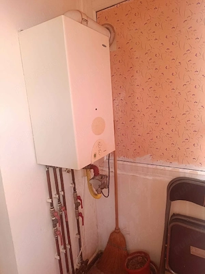 Vind Garsionera, în Caransebeș, Balta Sarata,etaj 3  sc c Ap 12,mobilata centrala termopane,mai mul,