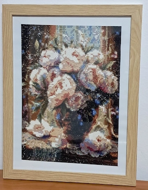 Tablou cu diamante 5D ,,Bujori dedicați în vază vintage"