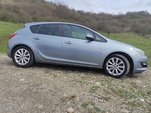 Opel Astra J 2013 - imagine 2