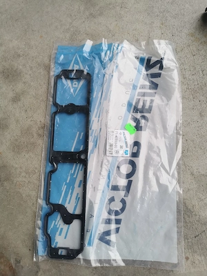 Capac culbutori ford focus mk3 din anul 2011/2014+garnitura Noua - imagine 4