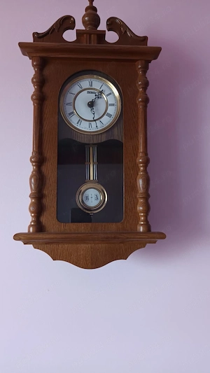Ceas de perete vintage din lemn masiv cu pendul   elegant și deosebit