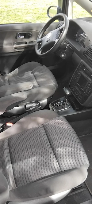 Volkswagen Sharan 7 locuri, cutie automată Tiptronic, înmatriculată recent în România. Mașina este a - imagine 3