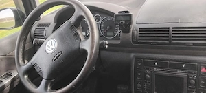 Volkswagen Sharan 7 locuri, cutie automată Tiptronic, înmatriculată recent în România. Mașina este a