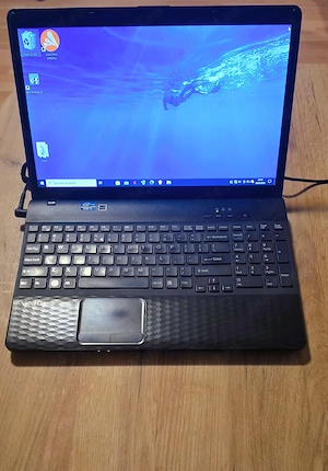 Vând Sony Vaio în stare foarte bună, cu SSD de 240 GB și 8 GB RAM 
